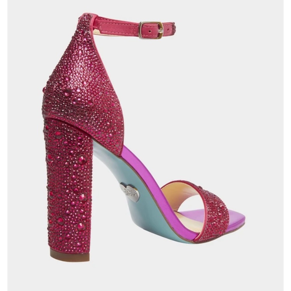 NWOT 7.5 Betsey Johnson Fuchsia Heeled Sandal!
